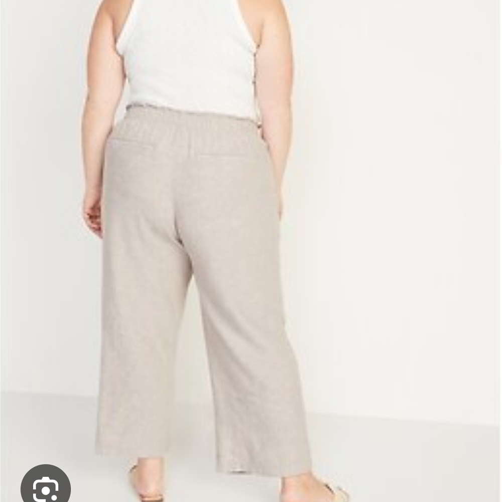 Old Navy Women's Tan Cropped Pants - Picture 2 of 11